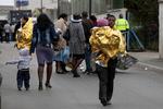 Kollaps. En seksårig pige døde og flere blev alvorligt sårede, da et gulv styrtede sammen under en påskefejring i Paris. 