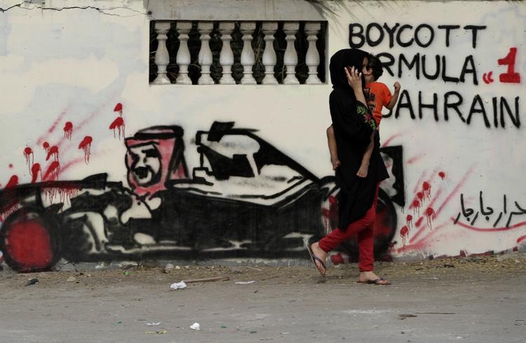 Protest. Flere steder i Bahrain bliver der opfordret til at boykotte det kommende Formel 1-race. 