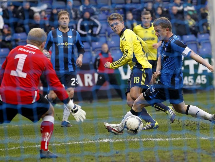 1-0. Stik mod spil og chancer fik Nicolai Agger scoret kampens første mål mod HB Køge. 