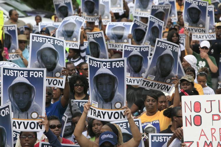 vrede. Drabet på den 17-årige Trayvon Martin har udløst store protestaktioner i USA. Billedet er fra en demonstration i Sanford, Florida 31. marts. 