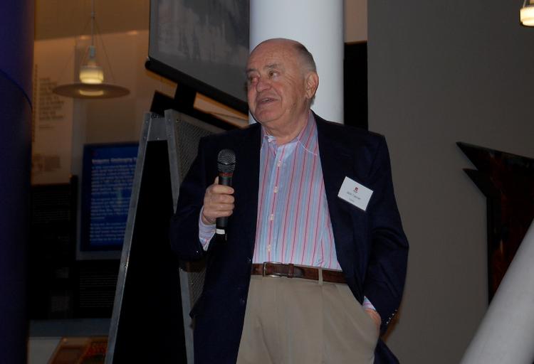 LEGENDE. Jack Tramiel var manden, der i firserne fik computeren ud til menigmand med lanceringen af Commodore 64. Han døde påskesøndag og blev 83 år gammel. (Foto: Alex Handy / Wikimedia Commons) 
