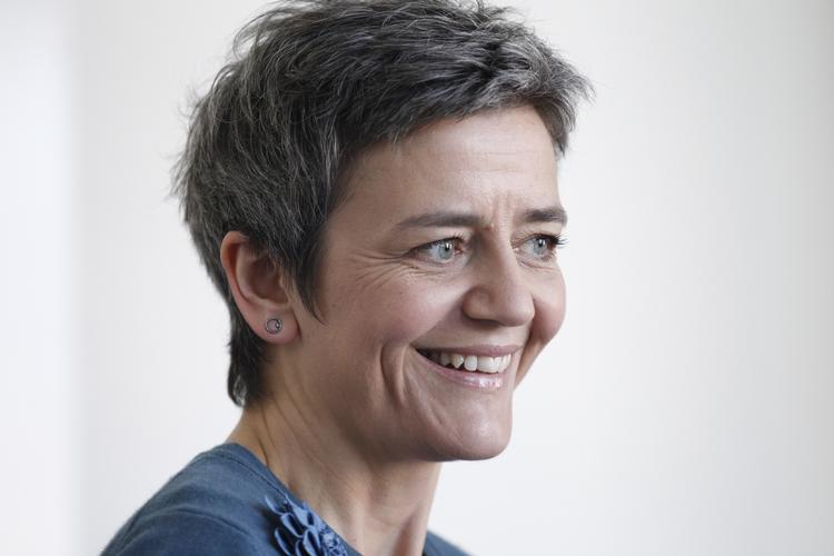 Vestager. »Det ville faktisk være nemmere for Margrethe Vestager at føre sin politik med de borgerlige«, skriver debattør. 