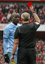 Rødt. Det var fjerde gang på under to år i City-trøjen, Balotelli blev udvist. 