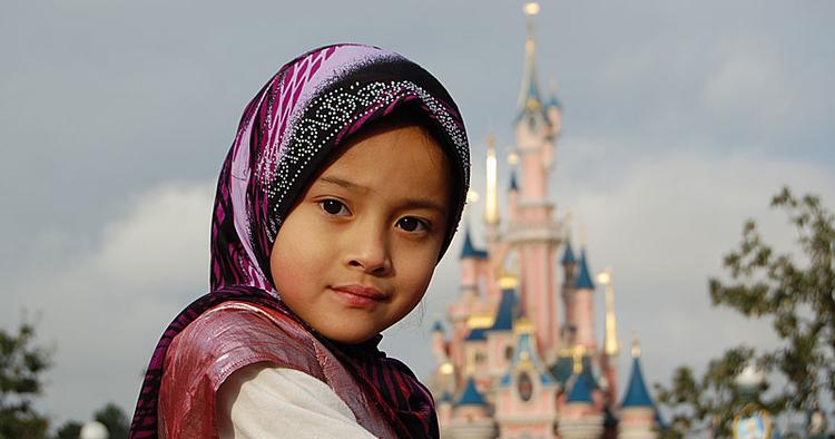 PRINSESSE i prinsesseland. I Disneyland, Paris, vrimler det med små eventyrfigurer. 
