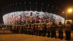 Åbning. Polens nye nationalarena, hvor Polen åbner EM mod Grækenland 8. juni, skulle været åbnet med Super Cup-kampen mellem Legia Warszawa og Wisla Krakow 11. februar, men uroligheder og hooliganisme førte til aflysning - og politiet måtte igen på overarbejde. 