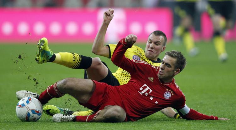 Afgørelse. Philipp Lahm (forrest) er anfører for Bundesligaens mest scorende hold, FC Bayern, der med sejr i Dortmund vil have en lille fordel i form af bedre målscore, inden de sidste fire spillerunder. 