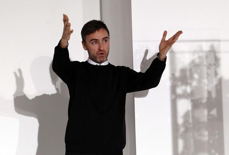Ny chef. »Det er med den største respekt for den forrygende historie, den uovertrufne viden og håndværket i Dior, at jeg tiltræder dette storslåede hus«, siger belgiske Raf Simons. 
