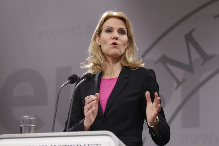 Opfordring. Hvis borgere har mistanke om kriminelle handlinger, skal de gå til politiet, påpeger statsminister Helle Thorning-Schmidt. 