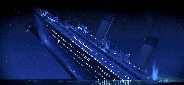 Forlis i 3D. Det går ikke særlig godt med billetsalget til film, der relanceres i 3D.  Star Wars' og 'Løvernes konge' har solgt langt færre billetter end ventet. I sidste uge fik 'Titanic' repremiere. Den er kommet bedre, men ikke prangende, fra start. 