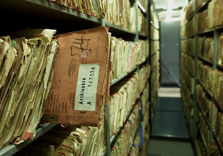 sagsmapper. Det var i det gamle stasiarkiv i Berlin, at den danske historiker Thomas Wegener angiveligt opdagede en dansk spion fra »en helt anden liga«. 