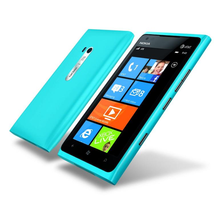 REDNINGSPLANKE. Nokias Lumia 900-model er allerede udsolgt flere steder i USA før lanceringen. Kan den vende smartphone-lykken for den finske teknologi-gigant? 
