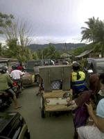 Alarm. Efter tsunamivarslet blev mange mennesker evakueret til højtliggende områder som her i Indonesien. 