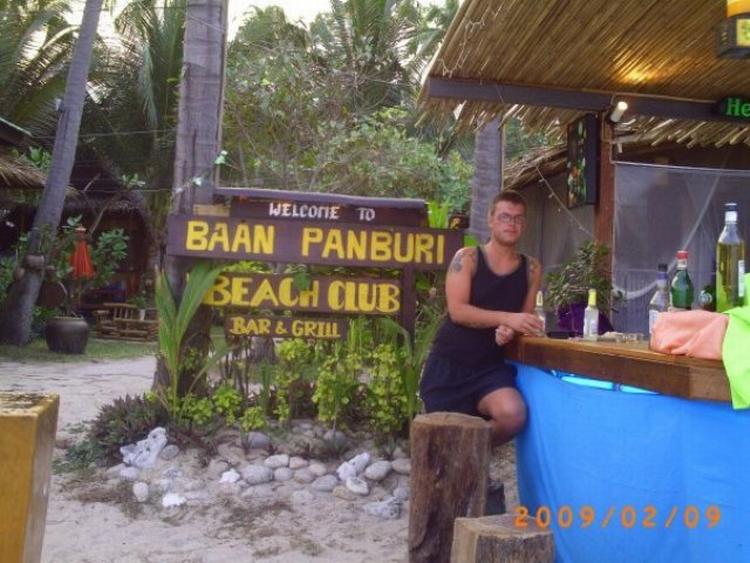 Tsunami. Martin Rønn Laursen kommer ofte i Thailand. Her ses han ved en tidligere lejlighed. 