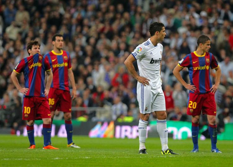 Klar. Afellay (t.h) har spillet 36 landskampe og en solid afslutning på sæsonen kan sætte ham i spil til EM-turneringen, hvor han så kan komme til at spille mod Danmark - og Portugals Cristiano Ronaldo (nr. 2 fra højre). 