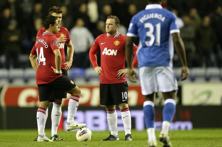 tabere. Det var en dårlig dag for Wayne Rooney og hans holdkammerater, som tabte, mens rivalerne fra Manchester City vandt sikkert på hjemmebane. 