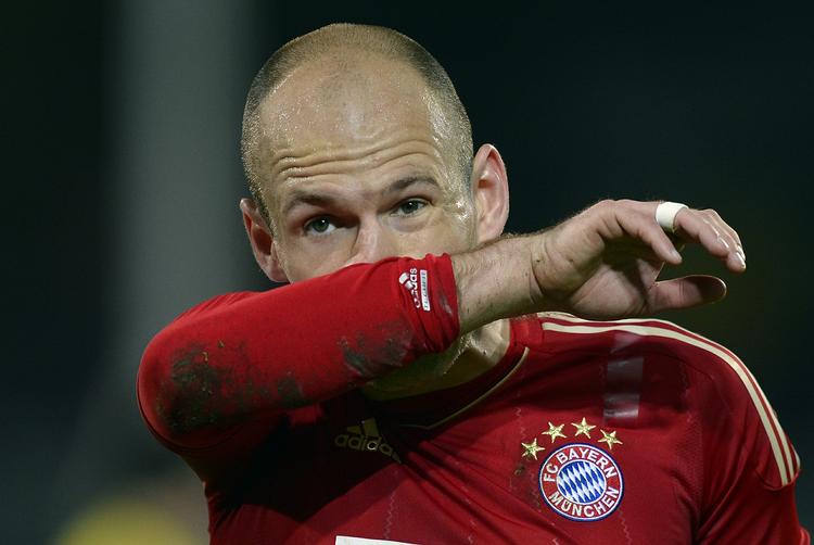 Øv! Arjen Robben har scoret på ti af de seneste 11 straffespark, men da det gjaldt i går i mesterskabsfinalen mod Dortmund, kiksede Bayerns hollandske stjerne. 