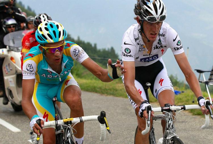 tvivlende. Sygdom har gjort foråret besværligt for Andy Schlecks (th. sammen med Alberto Contador). 