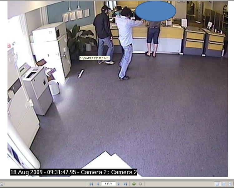 røveri. Tre fransktalende mænd røvede Danske Banks afdeling i Lystrup ved Aarhus i 2009. Nu er en af dem, som politiet mener var med, anholdt. De to andre er stadig på fri fod. 