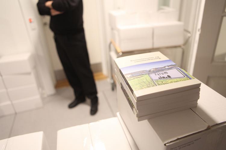 Endelig. Det har taget 10 år for Farum-kommissionen at blive færdig med sin rapport, der blev offentliggjort i dag. Men det er der også god grund til, skriver kommissionen selv. 