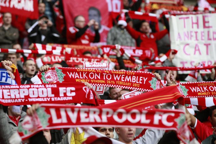 Retur. Liverpools fans skal på lørdag igen bakke op om deres hold på Wembley, hvor Everton er modstanderen i FA Cup-semifinalen. Wembley dannede for små to måneder siden også rammen om Liga Cup-finalen, hvor Liverpool først fik Cardiff ned med nakken i straffesparkskonkurrencen. 