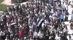 Oprør. Der har angiveligt været mindre spredte demonstrationer i Syrien. Her er det et foto fra en amatørvideo, som er sluppet ud fra en demonstration. 