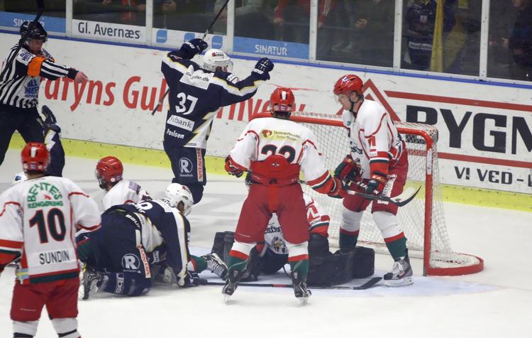 Jubel. Anders Poulsen jubler over scoring til 1-3 under kampen mellem Odense Bulldogs og Blue Fox Herning. 