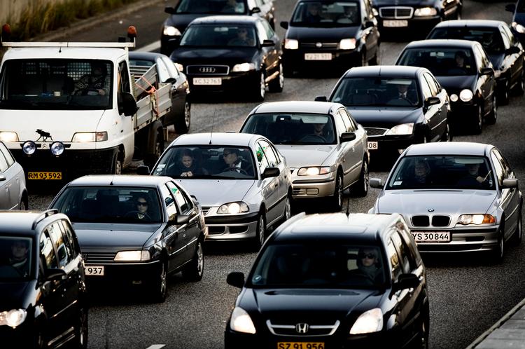 Grådighed.  Alt hvad vi sparer, bruger vi bare et andet sted. Benzinøkonomiske biler er for eksempel  ikke bedre for naturen, hvis man bare kører mere i dem – fænomenet kaldet Reboundeffekten. 