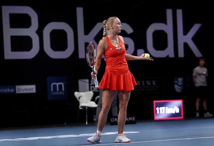 Brok. En linjedommer fik et par ord med på vejen af Wozniacki under fredagens semifinalen i Farum. 