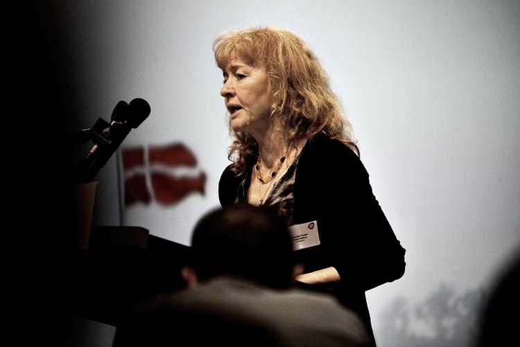 Havsnød. Pernille Frahm og flere andre mener, at SF's kurs i regeringen er alt for uklar. Hvad vil partiet egentlig, spørger hun ved SF's landsmøde. 