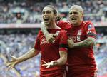 Mååååål. Andy Carroll (forrest) jubler med  Martin Skrtel. 