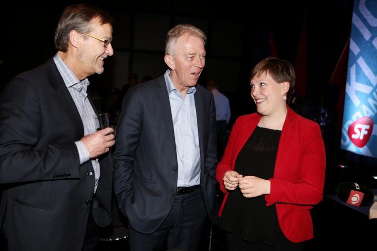 Indtægtskilde. SF's ministre, her erhvervs- og vækstminister Ole Sohn, udenrigsminister Villy Søvndal og sundhedsminister Astrid Krag, betaler samlet set omkring en million til partikassen om året. 