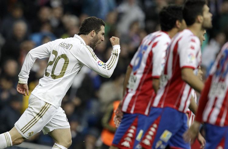 Mål. Real Madrid's Gonzalo Higuain jubler over sin scoring. 