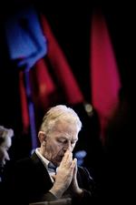 Skat. SF's landsmøde skal i dag stemme om, hvorvidt partiet vil arbejde for højere boligskat. Bliver det et ja fra landsmødet, vil det gøre Villy Søvndals liv som regeringsdeltager svært. 