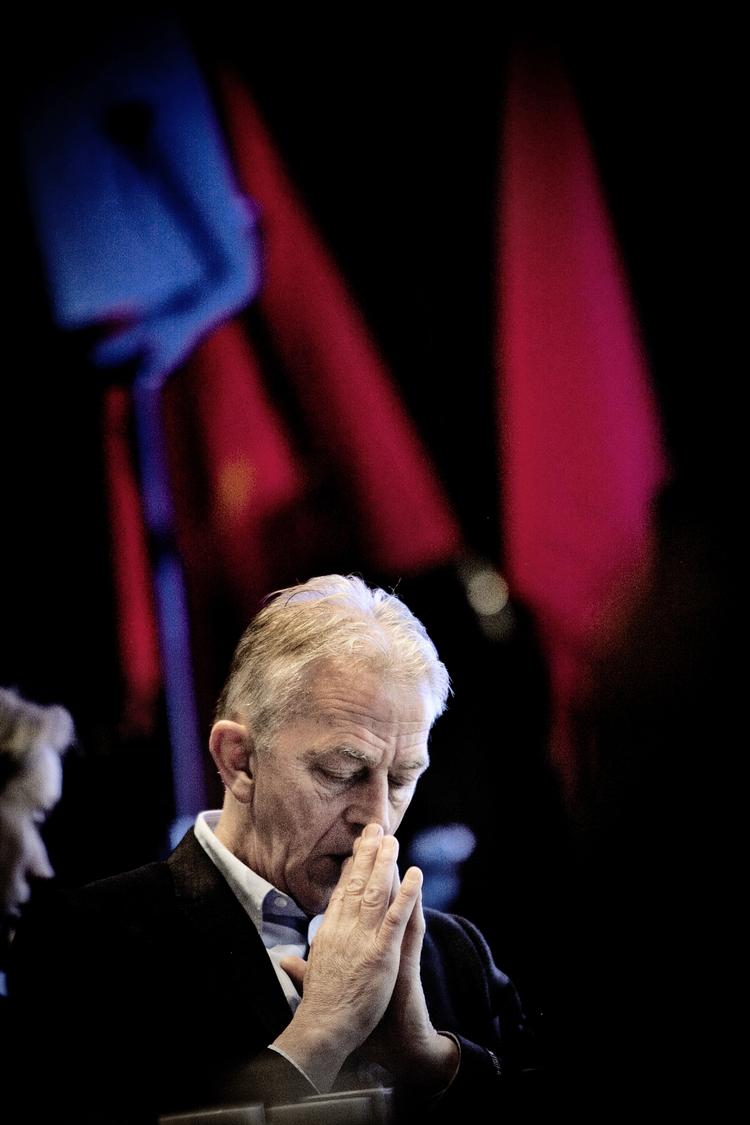Skat. SF's landsmøde skal i dag stemme om, hvorvidt partiet vil arbejde for højere boligskat. Bliver det et ja fra landsmødet, vil det gøre Villy Søvndals liv som regeringsdeltager svært. 