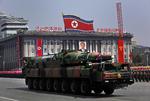 Raketvidenskab. Nordkorea viser nyt missil frem ved fejringen af 100-året for landsfaderen Kim II Sungs fødsels. 