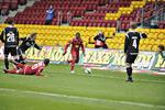 1-0. I første halvlegs overtid fik Patrick Mtiliga driblet bolden uden om Lasse Heinze og ind i det tomme mål. 