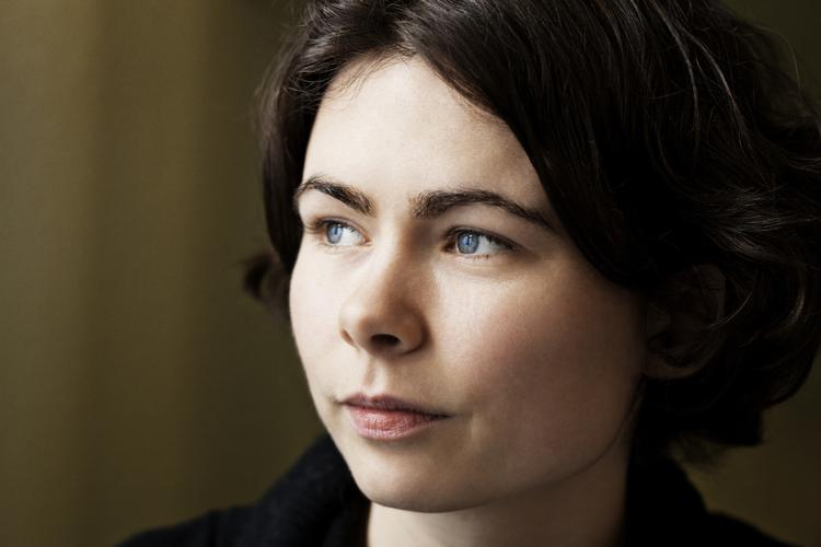 drifter. »Man ville sådan ønske/ at man både kunne komme hjem og gå sin vej«, skriver billedkunstneren Mia Degner blandt andet i sin tekstkollage af en orddebut. 