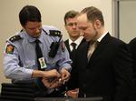 Terrortiltalt. Lidt før kl. 9 ankom Anders Behring Breivik til retten i Oslo. 
