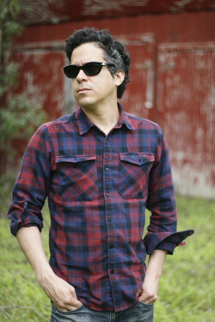 Beskæftiget. Siden 'Hold Time' fra 2009 har M. Ward udgivet et par album sammen med Zooey Deschanel under navnet She &amp; Him samt været en del af supergruppen Monsters Of Folk. 