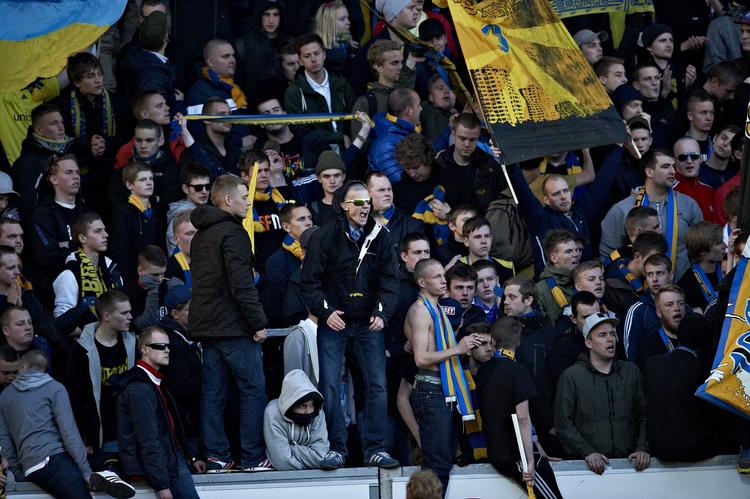 Bødeforlæg. En gruppe Brøndby-fans kunne ikke opføre sig ordentligt i Horsens søndag aften. Hændelsen kommer formentlig til at udløse en bøde til Brøndby. 