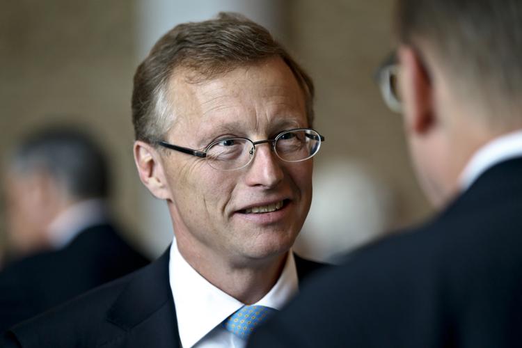Sygemeldt. Nils Smedegaard Andsersen er sygemeldt efter en hjerteoperation. Han priser den døde Mærsk Mc-Kinney Møller i en udtalelse. 