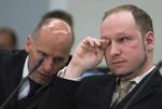Tiltalt. Den norske massemorder Anders Behring Breivik kunne ikke holde tårerne tilbage, da retten viste hans egen propagandafilm. 