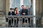 fødselar. Dronning Margrethe fylder 72 år i dag, hvor hun traditonen tro blev hyldet på balkonen på Amalienborg. 