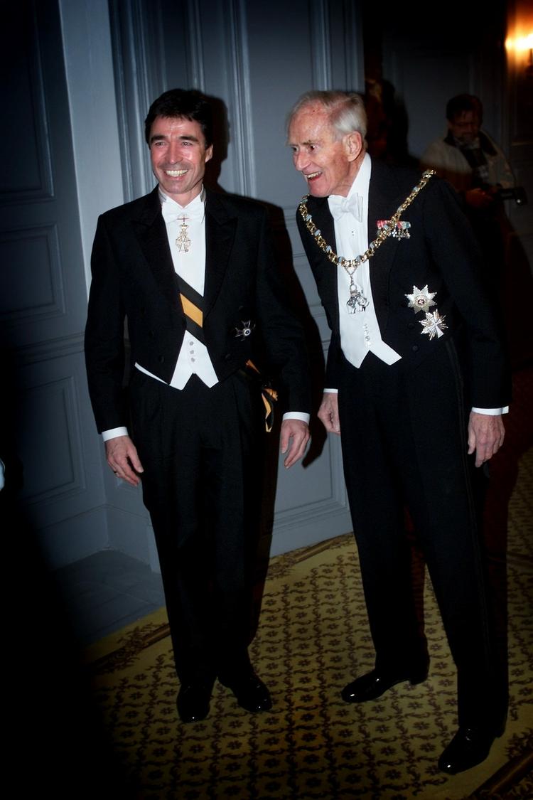 Kur. Som tidligere stasminister mødte Anders Fogh Rasmussen Mærsk Mc-Kinney Møller flere gange som her ved nytårskur hos dronningen i 2004. 