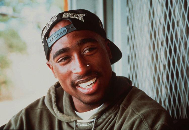Genopstandelse. Det afdøde rap-ikon Tupac Shakur optrådte som hologramfigur på en musikfestival i Californien. 