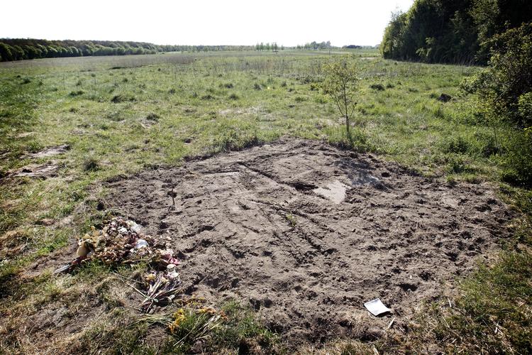 Dobbeltdrab. Ifølge anklageren tyder projektiler under ofrene på, at de blev skudt efter, de var faldet om. 
