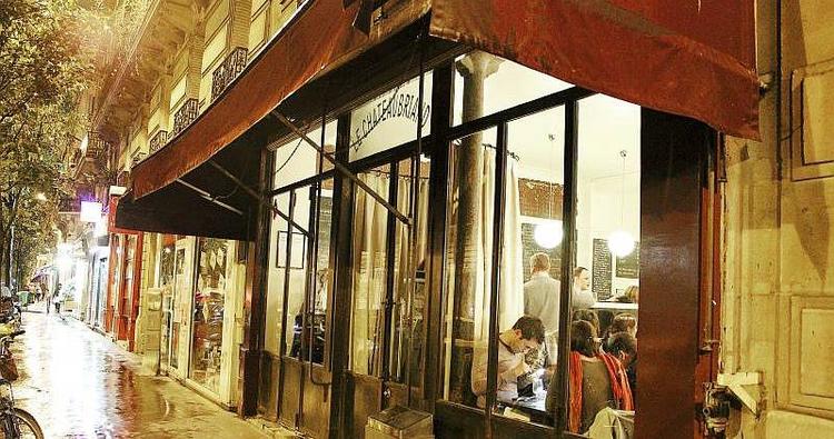 Kom sent. Læser Helle Damgaard anbefaler, at man først dukker op kl. 21.30 for at være forholdsvis sikker på at få et bord hos Le Chateaubriand. Til gengæld får man moderne mad og ægte parisisk stemning. Foto: PR 