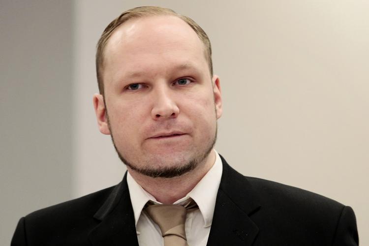 Kontroversielt. Anders Behring Breivik er klar over, at hans angreb på unge socialdemokrater på øen Utøya, var stærkt kontroversielt. Men det var nødvendigt, mener han. 