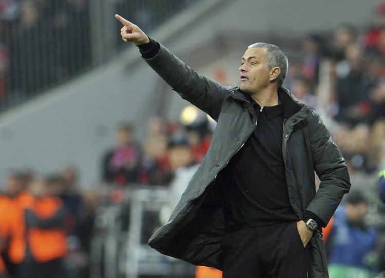 Kritik. »Det første mål er helt klart offside, men det er den slags fejl, der sker, og det accepterer jeg uden at klage«, siger Jose Mourinho til TV3+ 