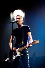 ballademager. Canadiske Bryan Adams er især kendt for sine store rockballader som 'Summer 69' og '(Everything I Do) I Do It For You'. Her ses han i Herning i 2006. 
